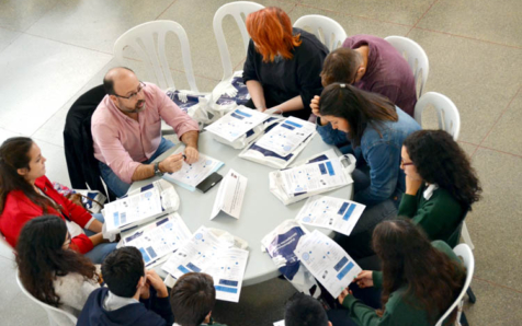 Más de un centenar de estudiantes desayunan con la ciencia