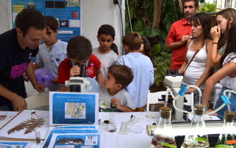 Miles de personas se suman a la gran fiesta de la ciencia en ‘La Noche Europea de los Investigadores’