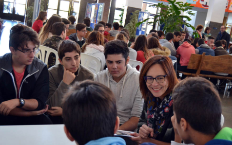 Más de un centenar de escolares desayunan con ciencia en la Universidad de Málaga