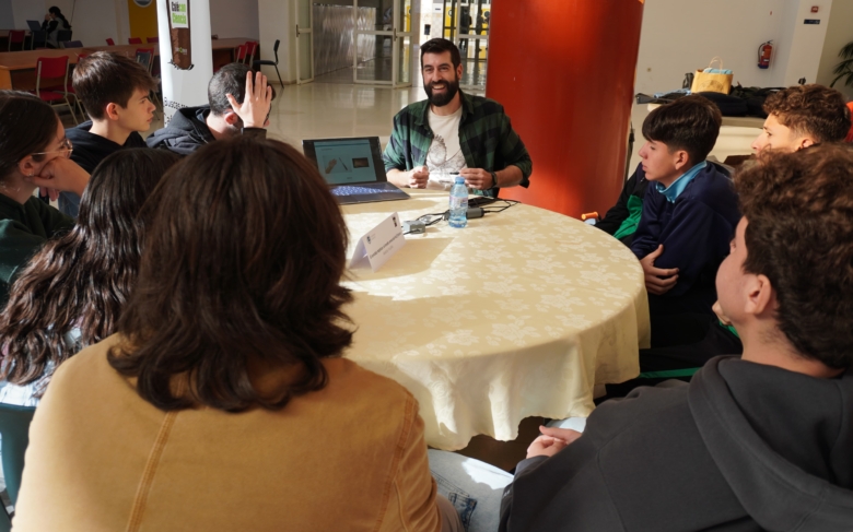 Más de un centenar de jóvenes desayunan con investigadores de la UMA en ‘Café con Ciencia’